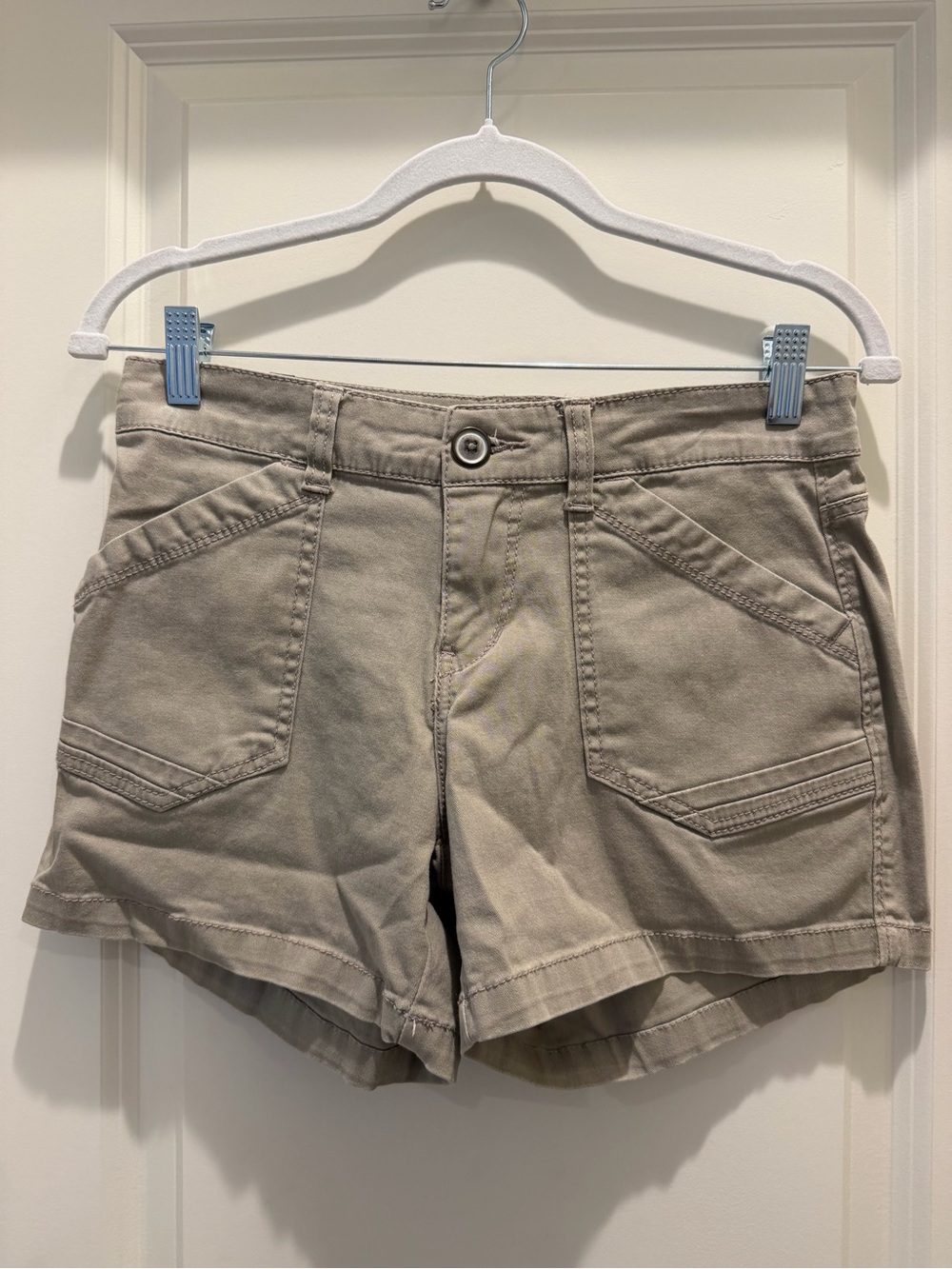 Women's Casual Cargo Shorts in Taupe